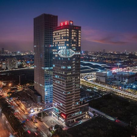 ホテル Radisson Red Guangzhou South Railway Station エクステリア 写真