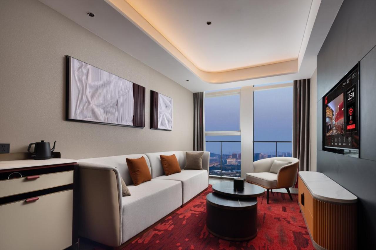 ホテル Radisson Red Guangzhou South Railway Station エクステリア 写真