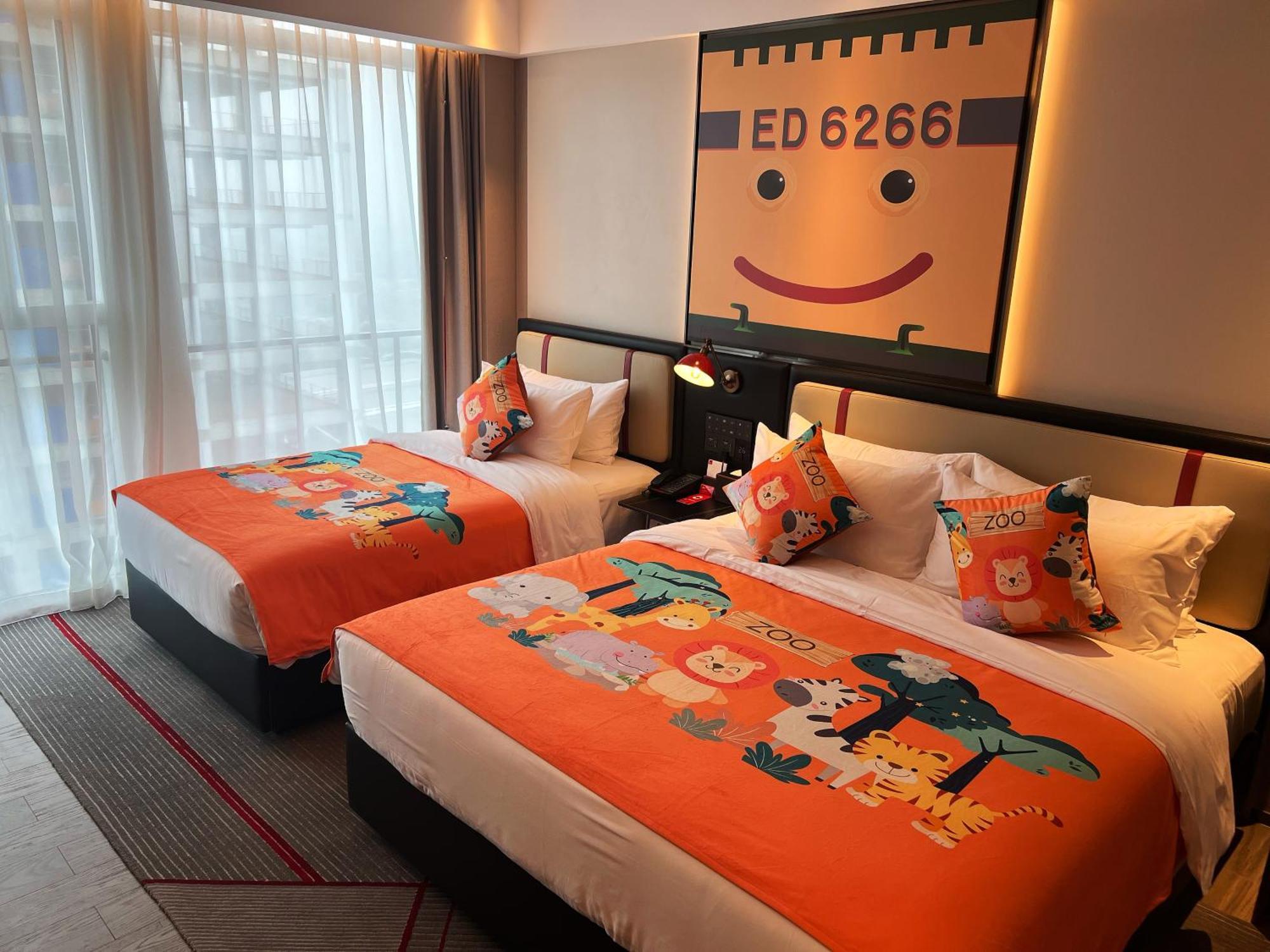 ホテル Radisson Red Guangzhou South Railway Station エクステリア 写真