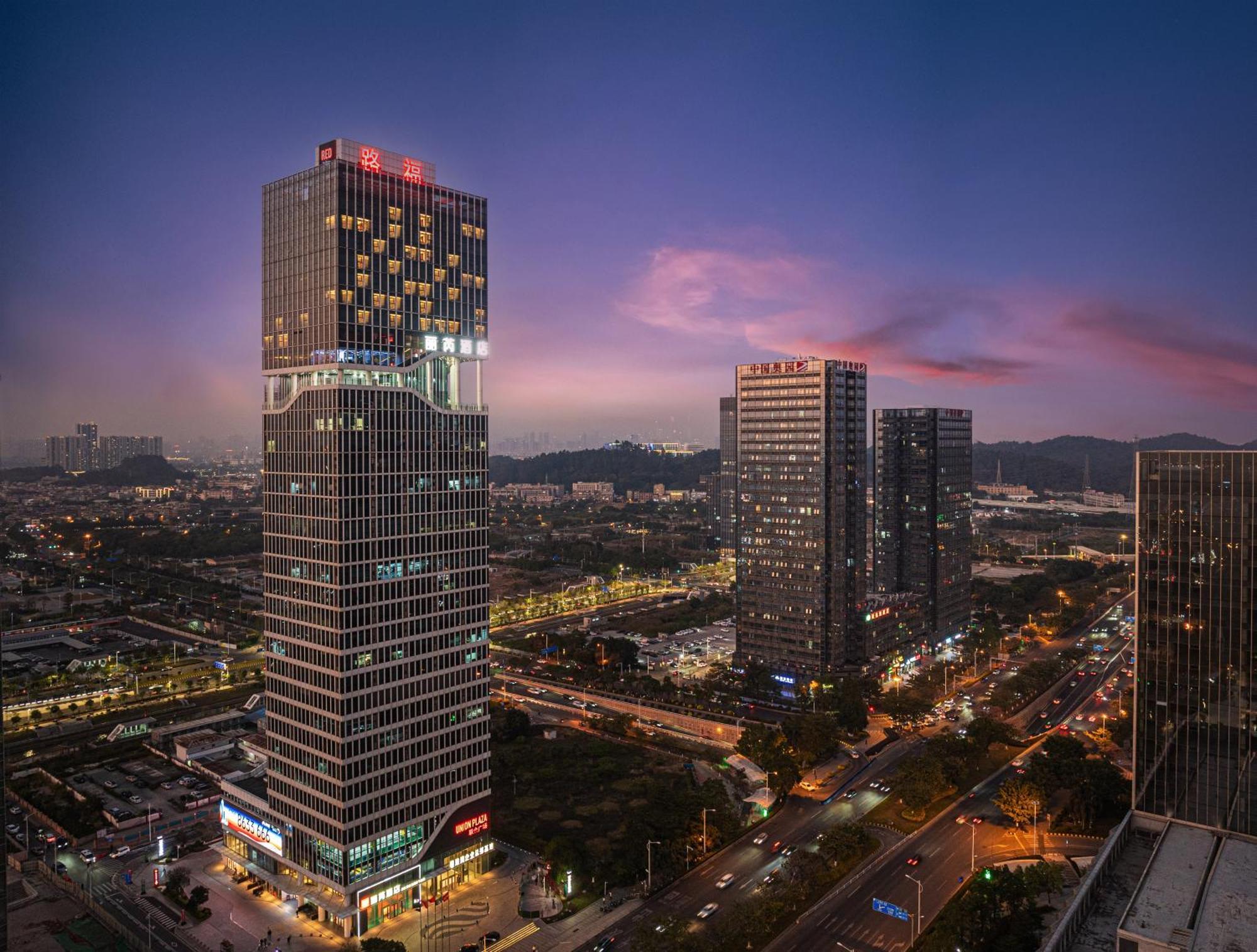ホテル Radisson Red Guangzhou South Railway Station エクステリア 写真