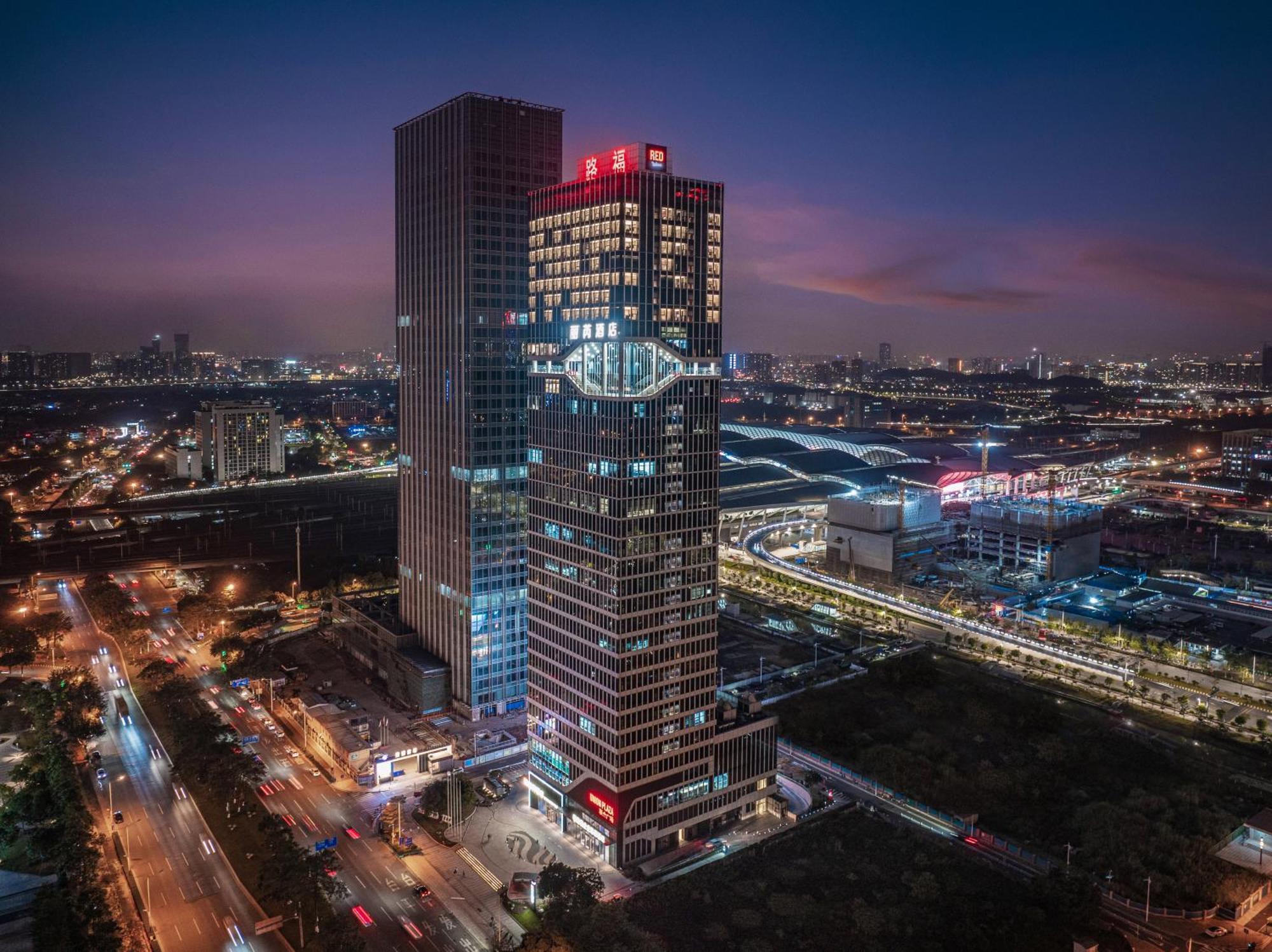 ホテル Radisson Red Guangzhou South Railway Station エクステリア 写真